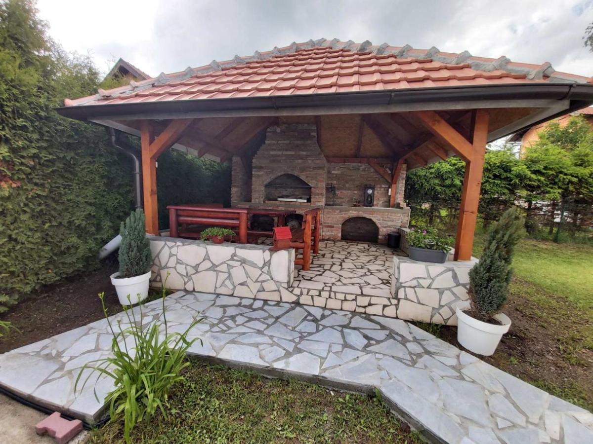 Apartmani Jasmina ซลาตีบอร์ ภายนอก รูปภาพ