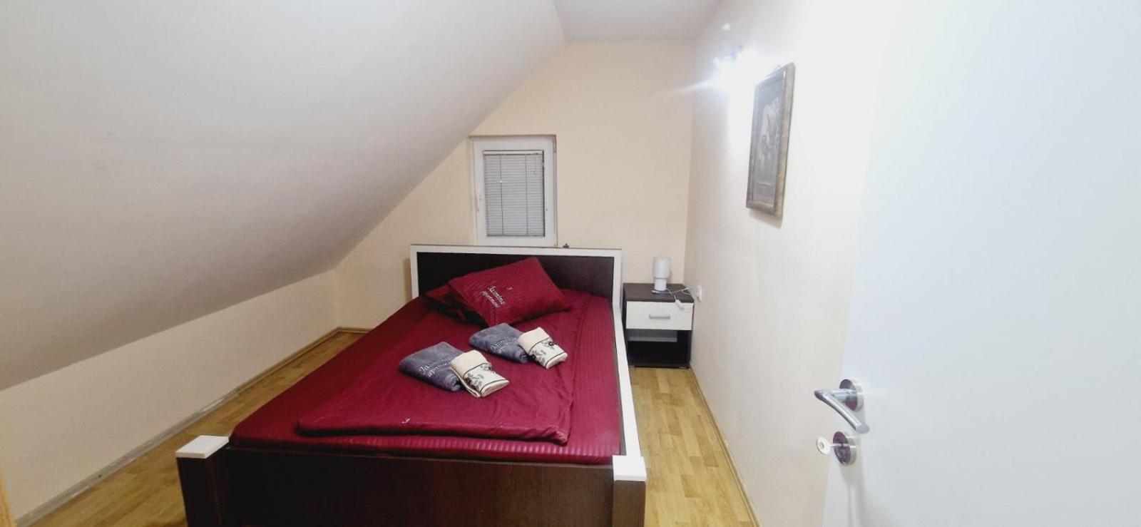 Apartmani Jasmina ซลาตีบอร์ ภายนอก รูปภาพ