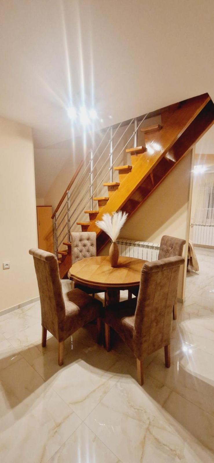 Apartmani Jasmina ซลาตีบอร์ ภายนอก รูปภาพ