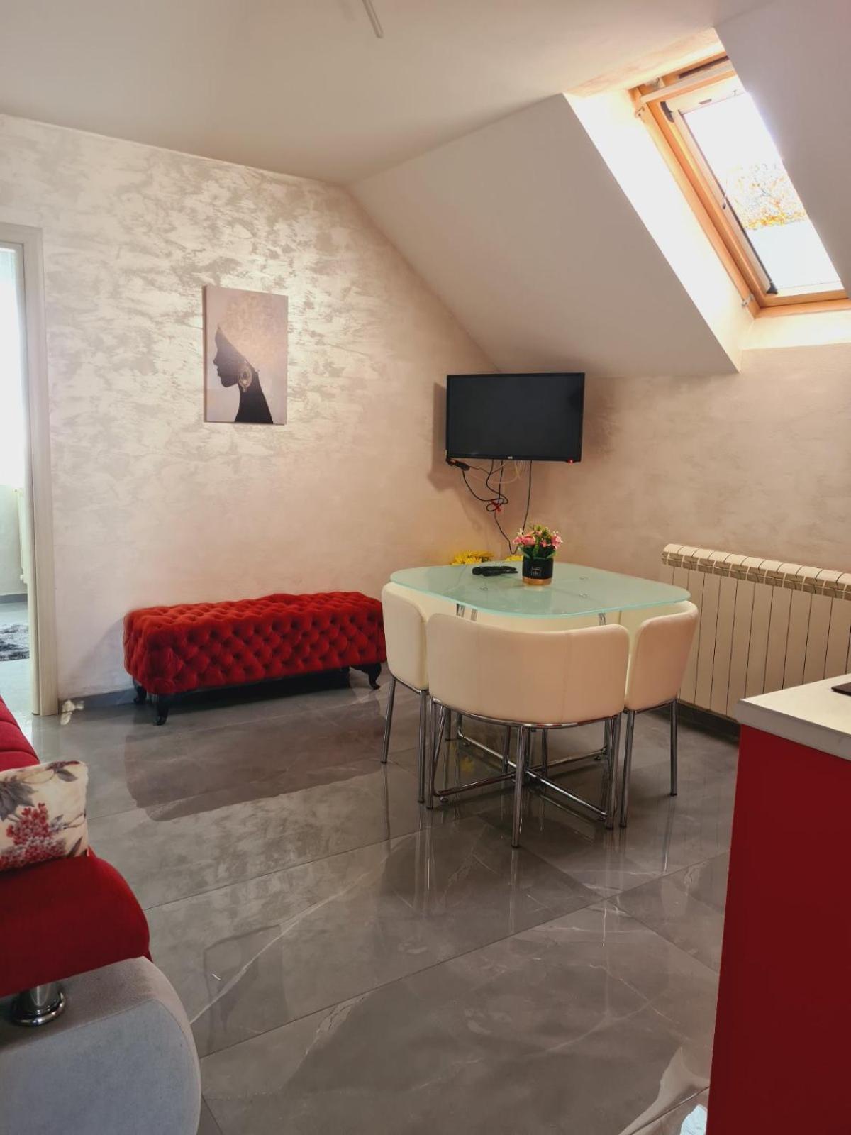 Apartmani Jasmina ซลาตีบอร์ ภายนอก รูปภาพ