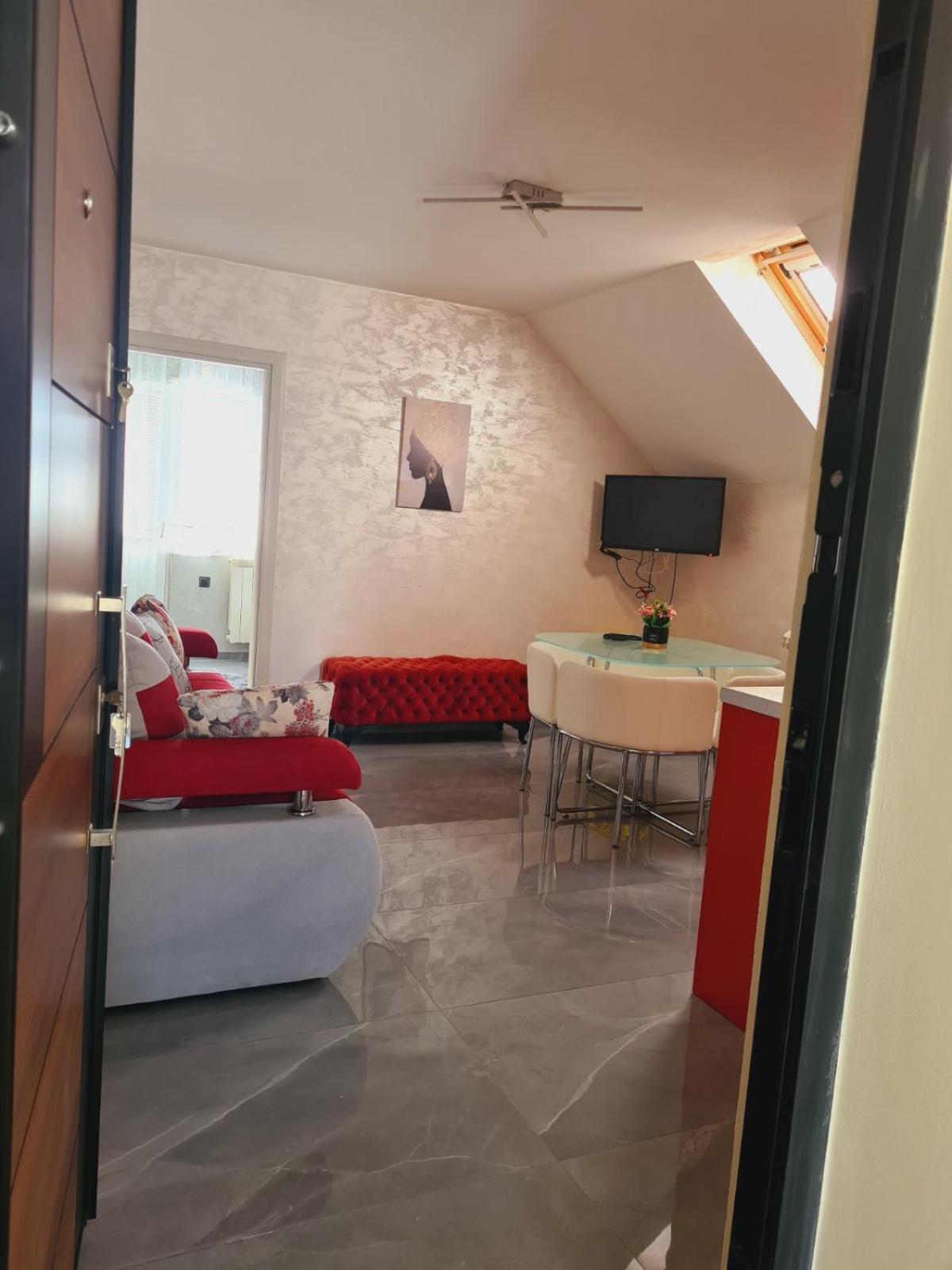 Apartmani Jasmina ซลาตีบอร์ ภายนอก รูปภาพ