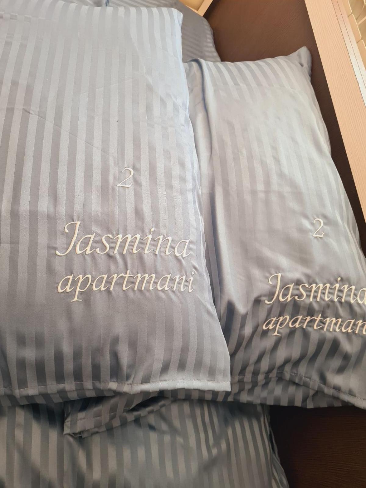 Apartmani Jasmina ซลาตีบอร์ ภายนอก รูปภาพ
